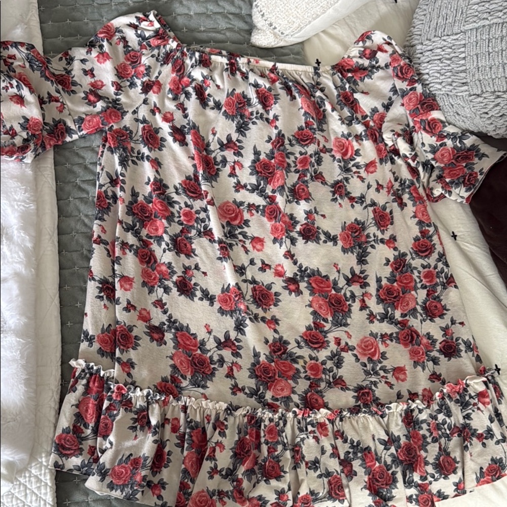 Boutique Easel Floral Patterned Top